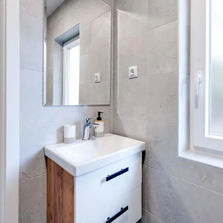 別荘 Olive Tree Mit Schwimmbad By Interhome Kornić