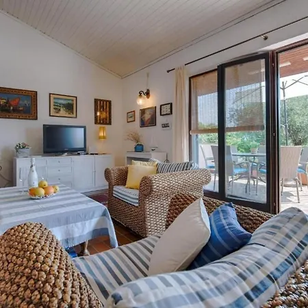 Дом отдыха Olive Tree Mit Schwimmbad By Interhome Корнич