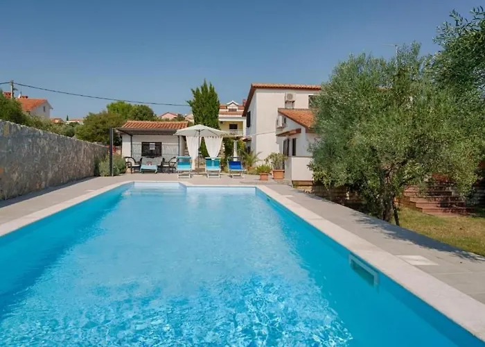 Dom wakacyjny Olive Tree Mit Schwimmbad By Interhome *