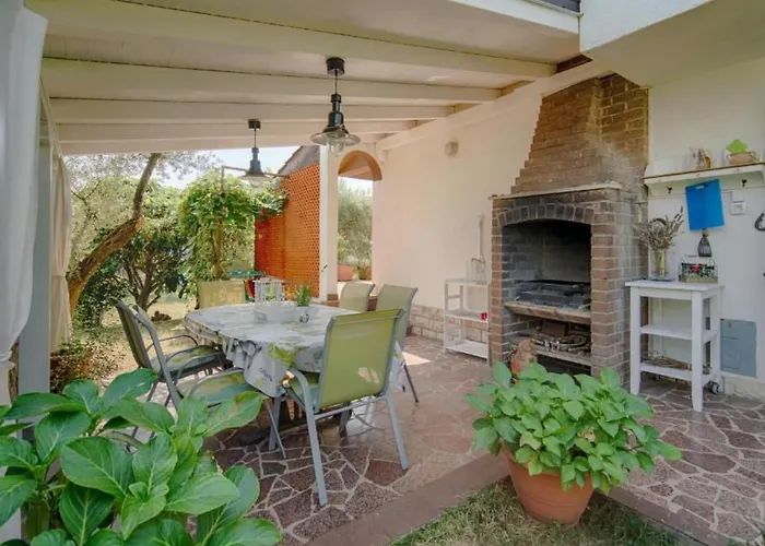 Olive Tree Mit Schwimmbad By Interhome Case de vacanță *