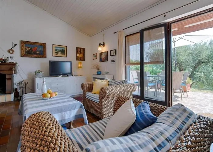 Case de vacanță Olive Tree Mit Schwimmbad By Interhome Kornić