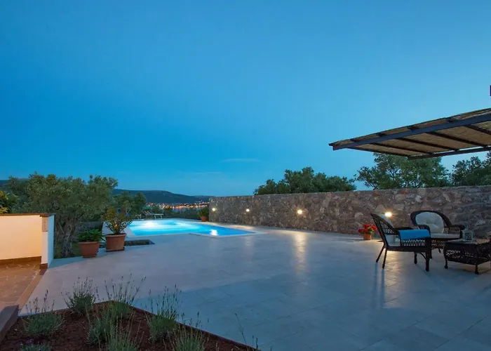 Olive Tree Mit Schwimmbad By Interhome Dom wakacyjny Kornić