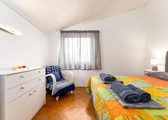Olive Tree Mit Schwimmbad By Interhome Case de vacanță Kornić